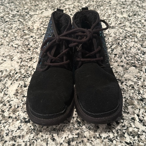 UGG’s - Picture 2 of 4